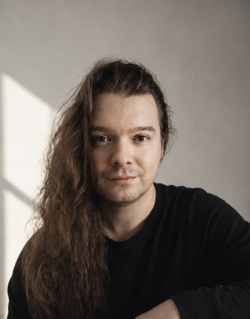 Portrait of Alexander List, the artist and recipient of ONE PATRON